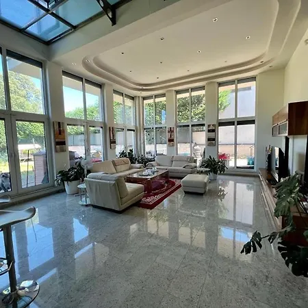 Fantastic In Villa Fischamend