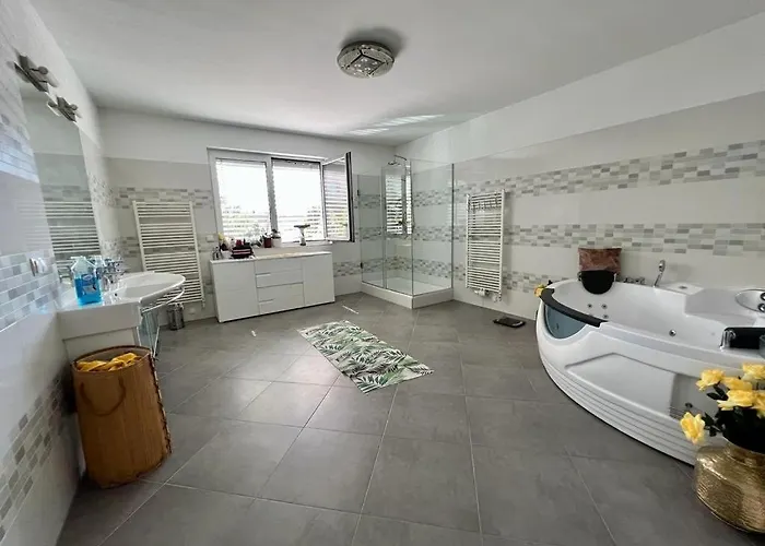 Villa Fantastic In Fischamend