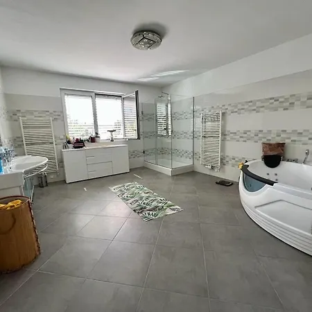 Villa Fantastic In Fischamend