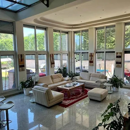 Fantastic In Villa Fischamend